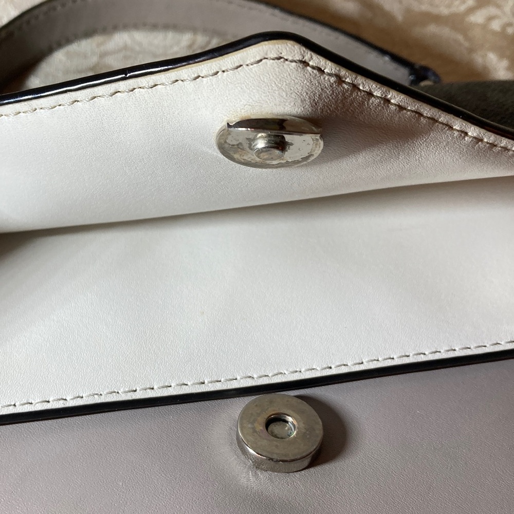 Michael Kors LUDLOW, blk & gray signature Satchel,Envelope style , very nice! - Picture 14 of 16